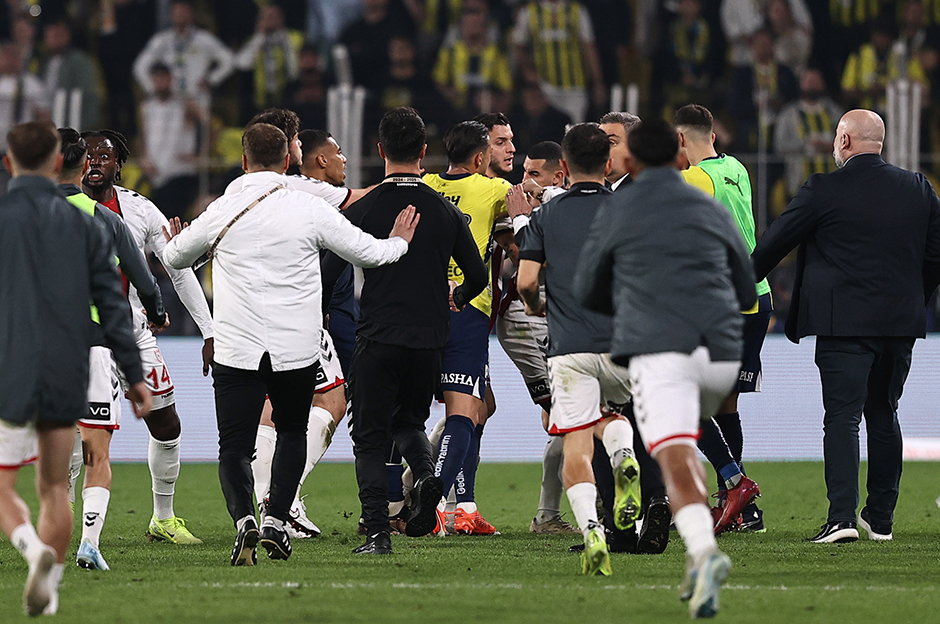 Fenerbahçe Maçında Ortalık Karıştı